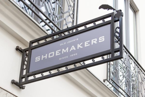 户外悬挂式店招/Logo标志牌样机素材#2 Outdoor Hanging Logo Sign Mockup #2