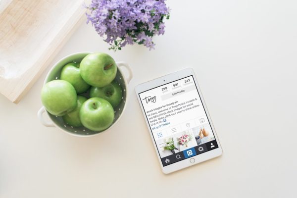 厨房场景平板电脑样机模板素材 Kitchen Tablet Mockup | PSD included