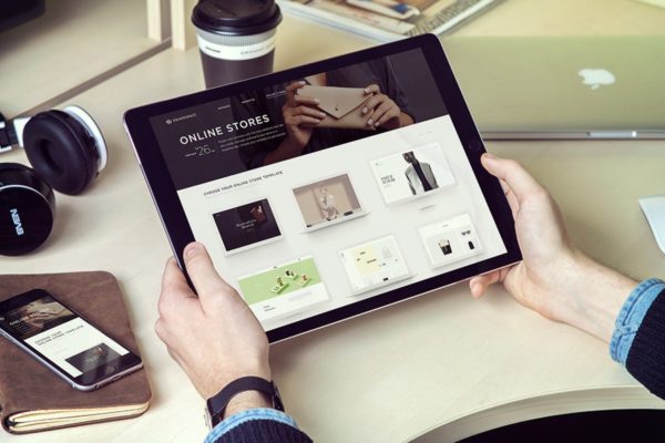 手持iPad Pro平板电脑样机v1 iPad Pro Mockups v1