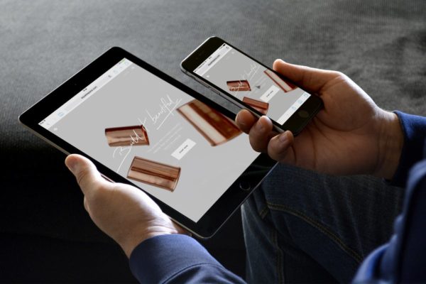 iPad Air&iPhone移动设备Web应用程序设计演示样机 iPad Air iPhone Responsive Display Web App Mock-Up