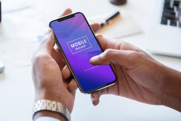 手持iPhone手机屏幕预览样机模板素材 Mobile with Hand Mockups