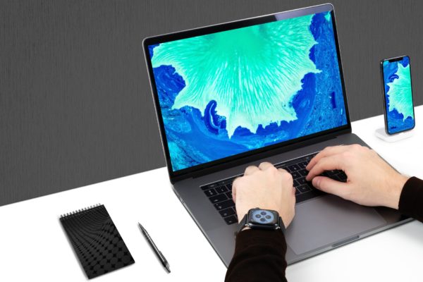 MacBook Pro ＆ iPhone设备屏幕预览样机模板素材 Laptop & Mobile Mockups