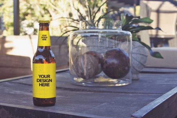 福门特拉岛休闲俱乐部场景啤酒瓶设计样机素材 Formentera Lounge Club