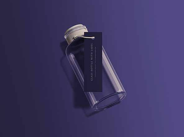 带标签玻璃瓶外观设计样机素材模板 Glass Bottle with Tag Mockup