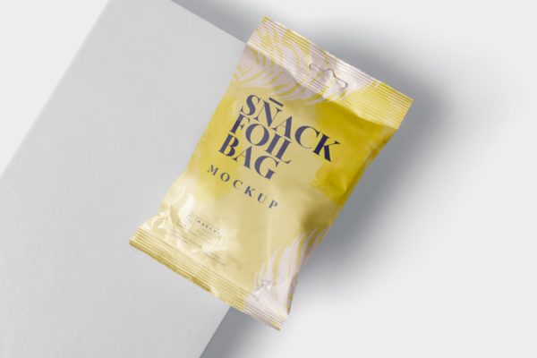 小吃零食铝箔包装袋设计样机素材模板 Snack Foil Bag Mockup – Slim Size