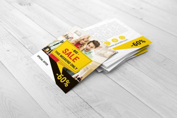 方形传单样机素材模板 Square Flyer Mock-Up