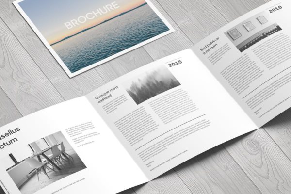 方形三折页企业宣传册样机素材 Square Trifold Brochure Mock-Up