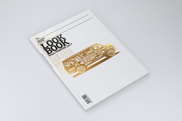 逼真金箔压印A4杂志宣传册样机素材 A4 Magazine Brochure Mock-up