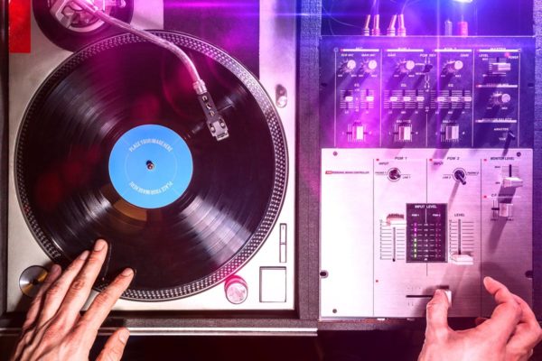 黑胶唱片&专辑封面样机素材套装 Vinyl Record & Album Cover Mock-ups – Party Pack