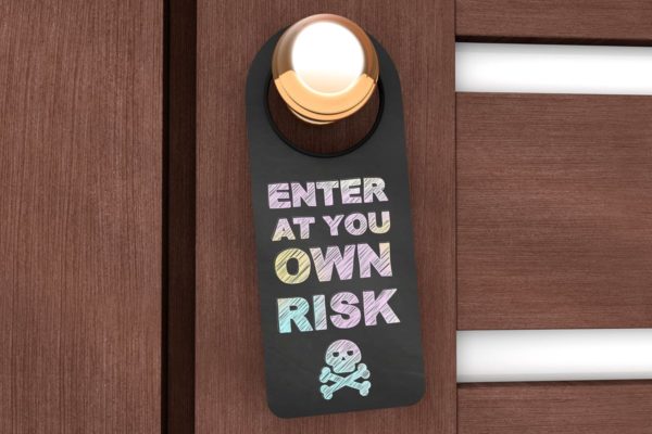 门钩门把手粉笔艺术字体吊牌样机素材模板 Chalkboard Door Hanger Mock-Ups