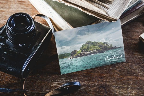 4款复古风格明信片设计样机素材模板 4 Vintage Postcard Mock-up