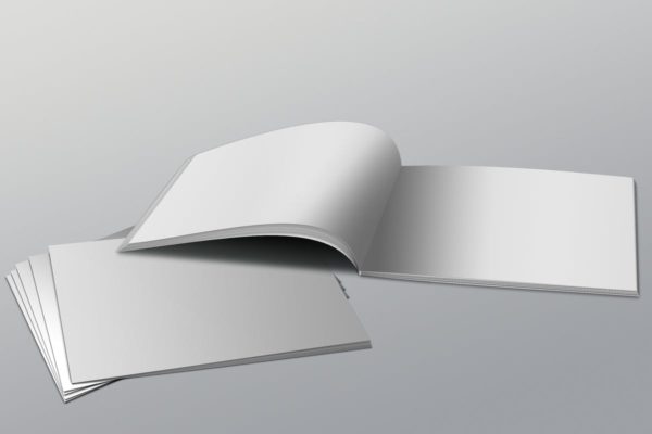 逼真横向规格宣传册企业画册样机素材 Realistic Landscape Brochure Mockups