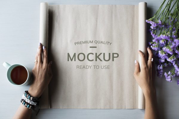 卷纸艺术创作设计展示样机素材 Hands showing paper design Mockup