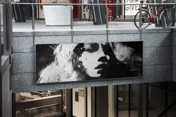 户外挂墙海报设计图样机素材模板 Horizontal Wall Poster Mock-up