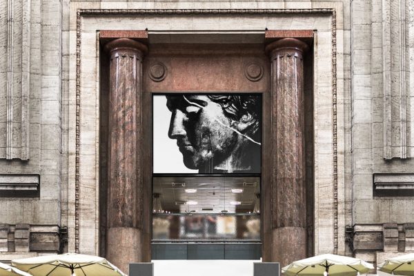 大楼外墙海报设计效果图样机素材模板 Flyer Poster Mock-up