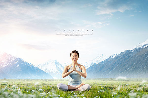 大自然养生瑜伽打坐主题海报设计模板