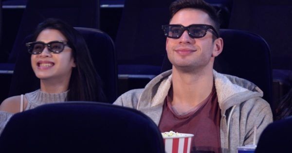 情侣电影院观影视频素材 Guy Sit Between Two Girls at the Movie Theater缩略图 情侣电影院观影视频素材 Guy Sit Between Two Girls at the Movie Theater