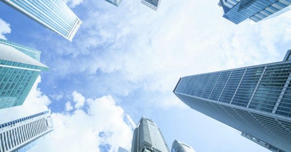 高楼林立城市天空风云变幻大洋岛精选高清视频素材 Clouds Over Buildings
