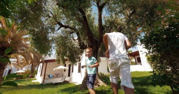 亲子活动场景大洋岛精选高清背景视频 Father and Son Enjoying Time Together and Playing Tag in the Garden