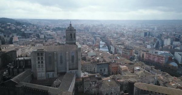 赫罗纳市中心航拍全景高清视频 Aerial Panorama Of Girona City Center