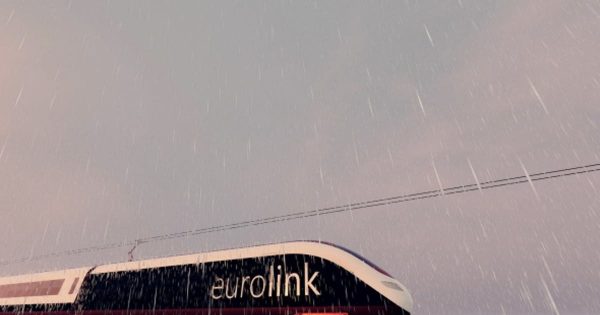 欧洲铁路XCR高速列车雨中行进大洋岛精选高清视频素材 Eurolink XCR High Speed Train – Rainy Day