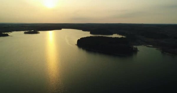 金湖夕阳湖畔黄昏大洋岛精选高清背景视频素材 Golden Lake Sunset