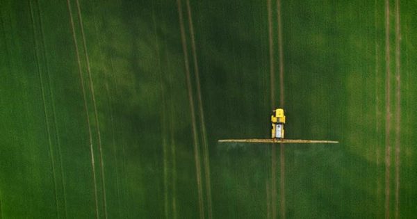 广袤农场航拍大洋岛精选高清视频素材 Agricultural Tractor on the Vast Fields缩略图 广袤农场航拍大洋岛精选高清视频素材 Agricultural Tractor on the Vast Fields