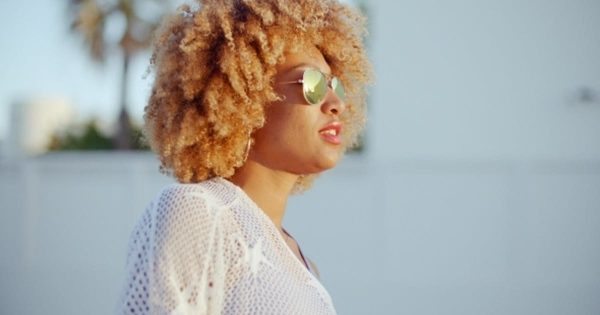 美国黑人金发女孩大洋岛精选高清视频素材 Sensual Portrait Of Afro American Girl