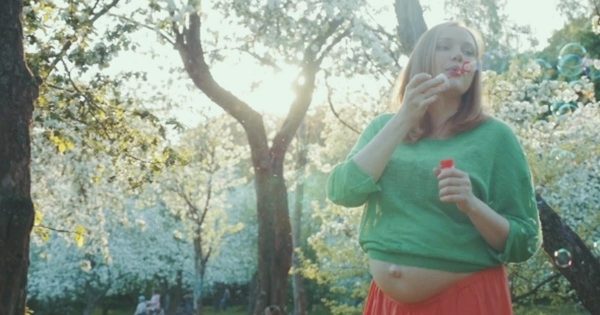 孕妇日常大洋岛精选高清视频素材 Pregnant Woman Enjoying The Spring Day