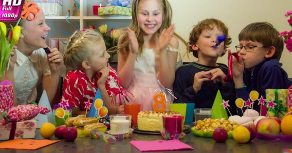 儿童欢乐生日派对大洋岛精选视频素材 Birthday Girl Blows out the Candles