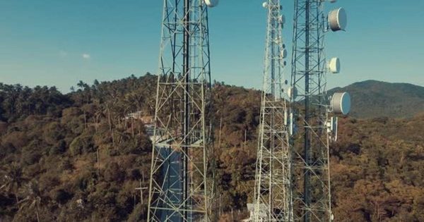 移动通讯信号塔大洋岛精选视频素材 Aerial Of Telecommunication Tower
