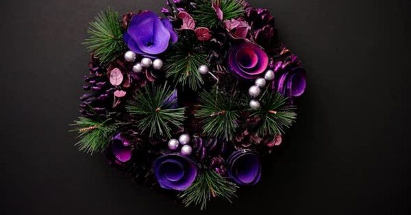 圣诞花圈圣诞节主题黑色大洋岛精选背景视频素材v2 Christmas Wreath on Black Background