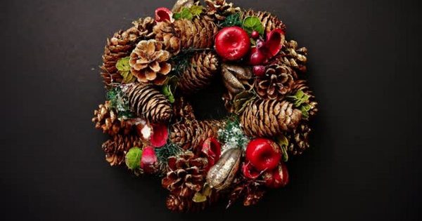 圣诞花圈圣诞节主题黑色大洋岛精选背景视频素材v1 Christmas Wreath on Black Background