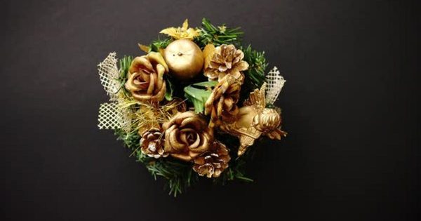 圣诞花圈圣诞节主题黑色大洋岛精选背景视频素材v3 Christmas Wreath on Black Background