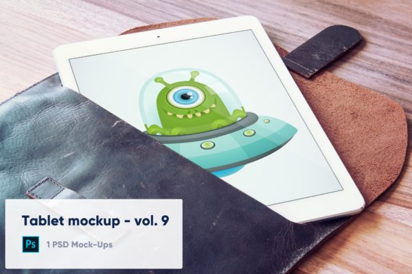 真皮保护套中的iPad平板电脑演示第一素材精选样机 Tablet in Leather Case on Wooden Desk Mockup