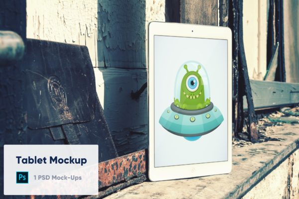 旧街景中的iPad屏幕预览蚂蚁素材精选样机模板 Tablet and Leather Case – Wooden Background Mockup