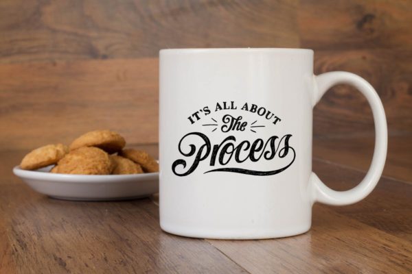 白色陶瓷杯马克杯印花图案展示第一素材精选模板 Table Mug Mock Up