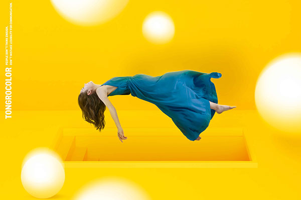 悬浮美女抽象空间海报PSD素材第一素材精选psd素材