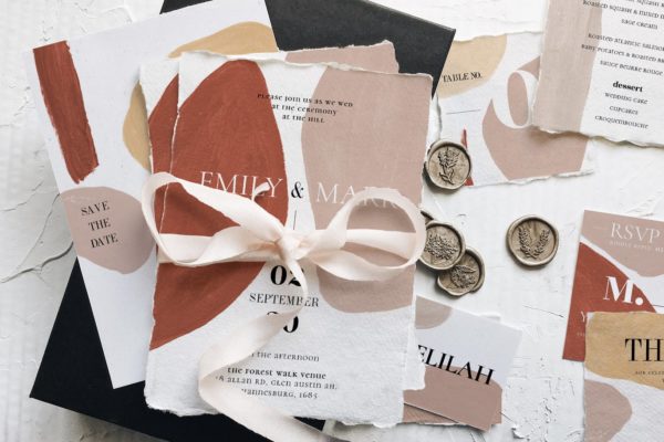 现代抽象水彩图案撕纸风格婚礼邀请设计套件 Modern Abstract Wedding Suite