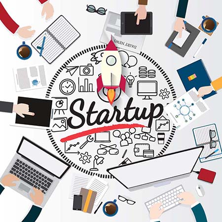 飞行中的卡通火箭插画